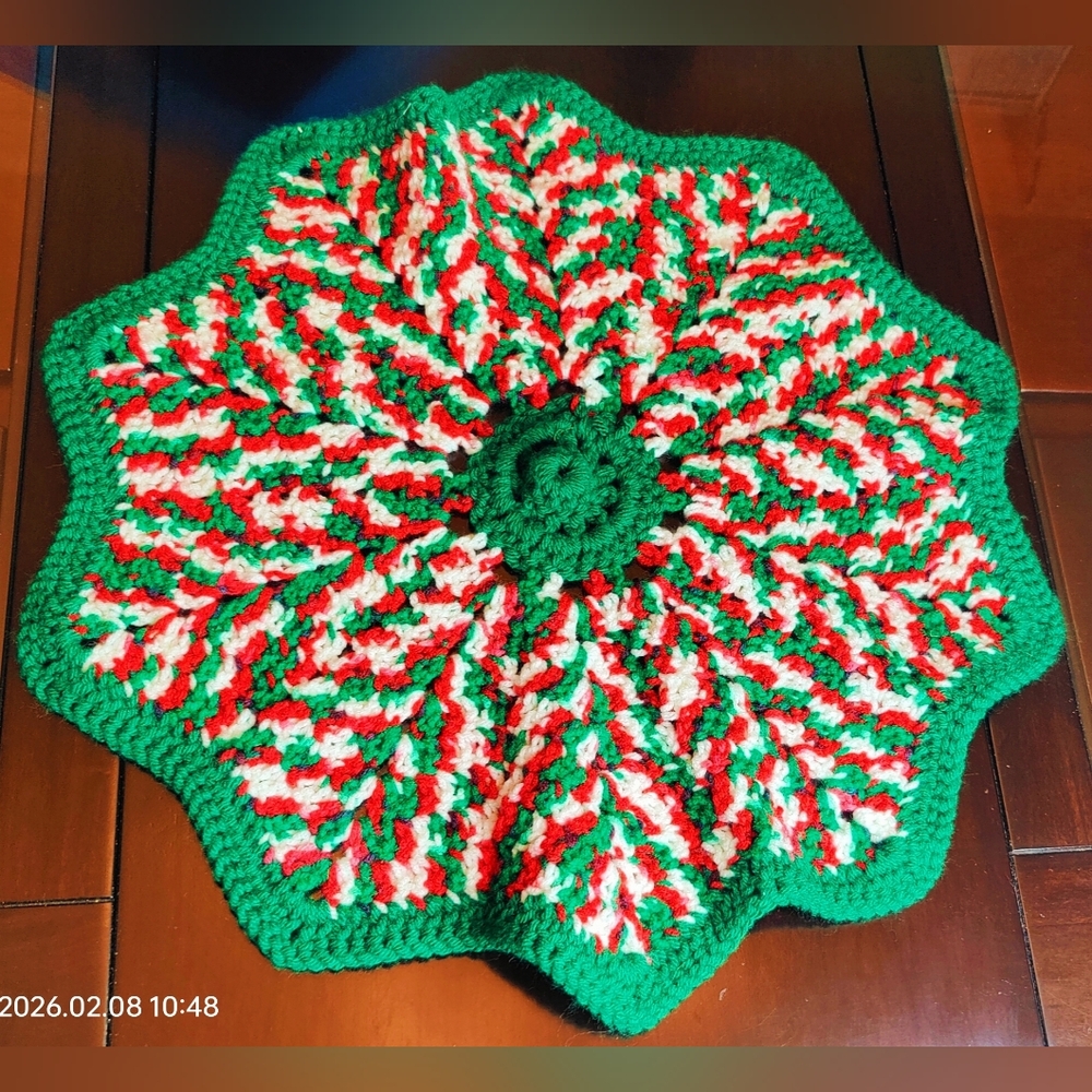 Festive Green & Red Hand Crocheted Christmas Doily, Vintage Festive Table Decor - Picture 3 of 10